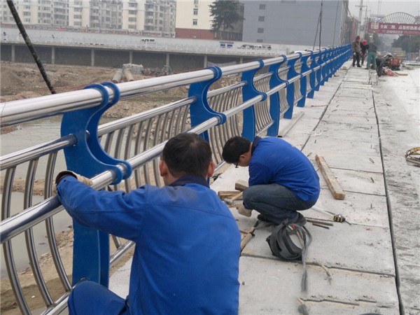 黔南不锈钢桥梁护栏除锈维护的重要性及其方法